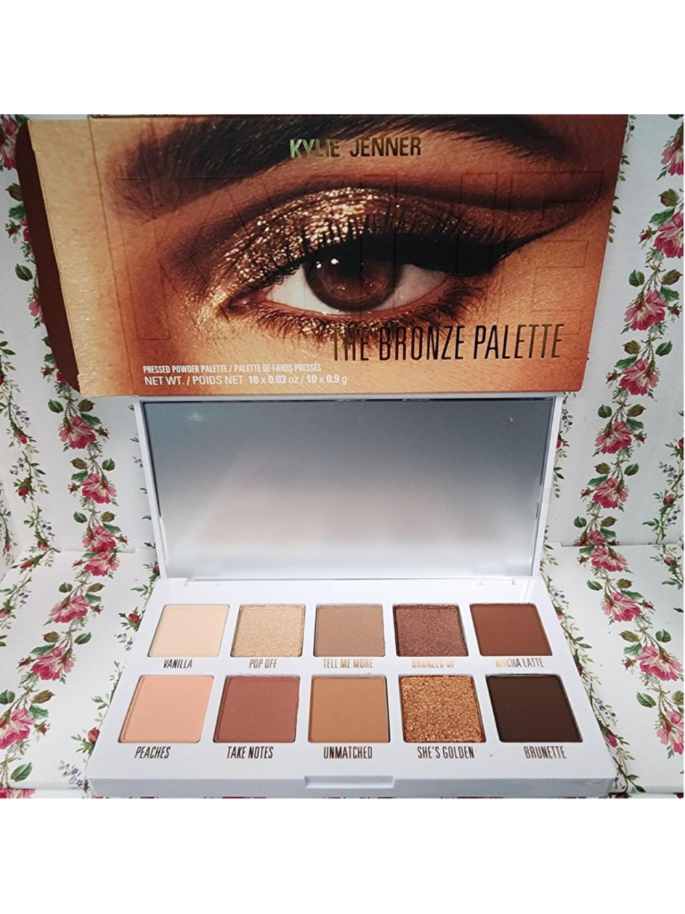 Kylie Jenner The Bronze Palette
10 shades of pressed powder eyeshadow in neutral
